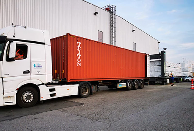 Timber loading in container