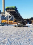 Mobile conveyor with wheels