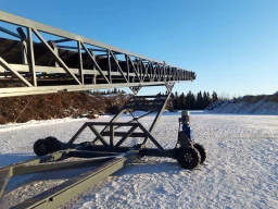 Mobile conveyor for bulk cargo handling