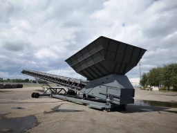 Mobile conveyor with wheals