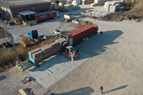 Loading complex cargo into standard containers