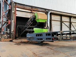 Conveyor feeder hooper